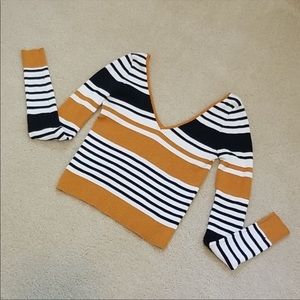 5 FOR $25! 
PAC SUN sweater crop top!